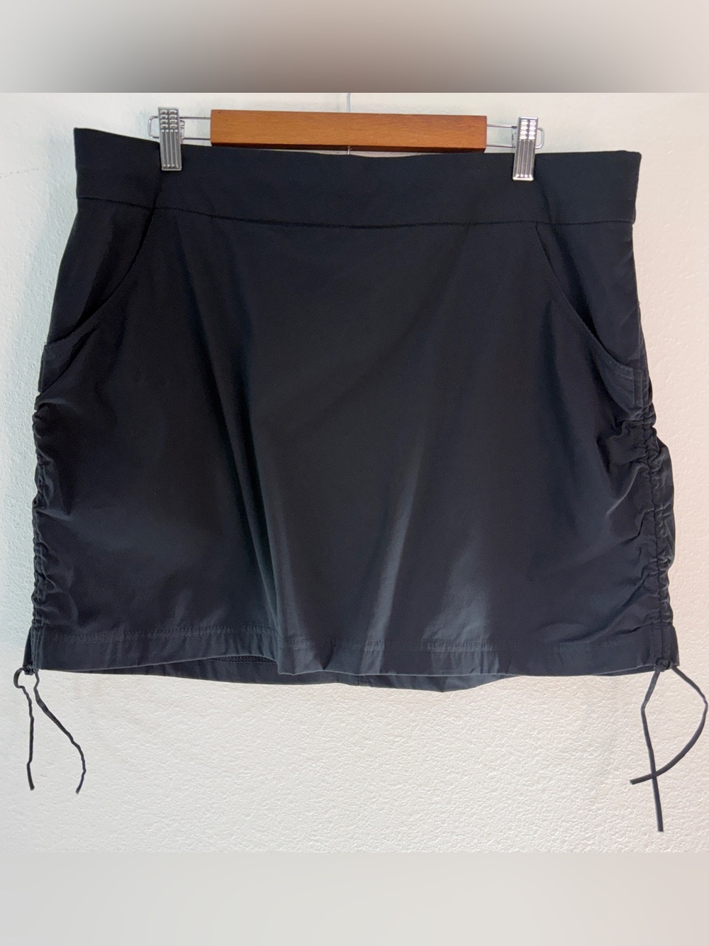 Columbia Black Mini Skort Cinched Sides XL Hiking Outdoors Utility Gorpcore